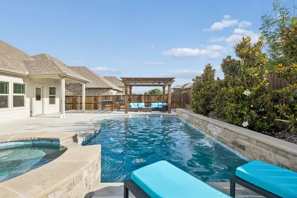 10105 Lakemont Drive, Fort Worth, TX 76131