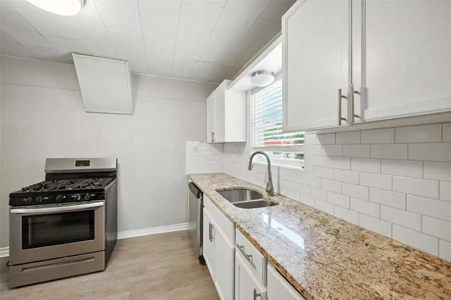 204 Graham Avenue, Bonham, TX 75418 - #3