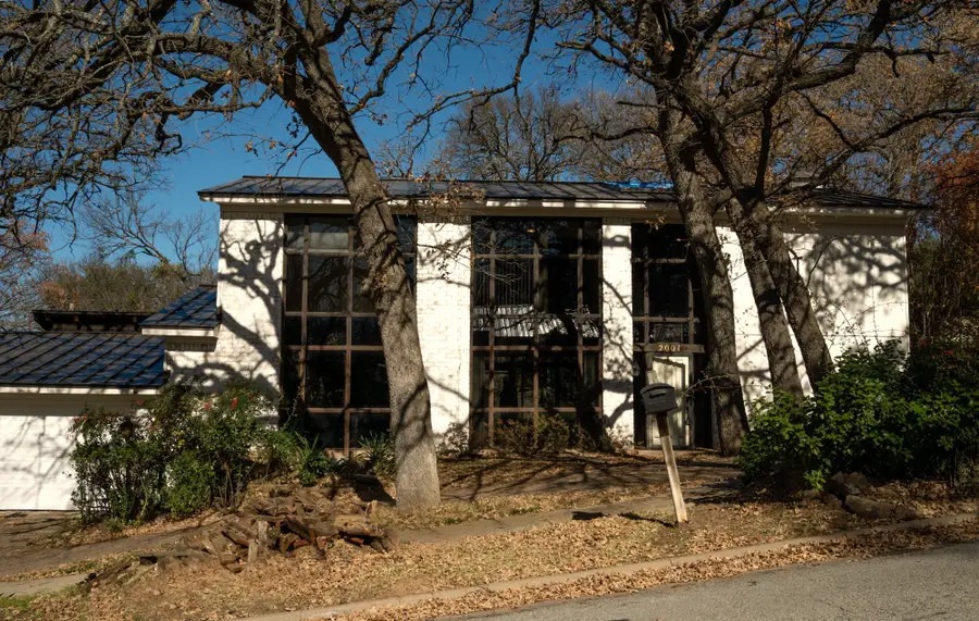 2001 Park Hill Drive, Arlington, TX 76012 - #2