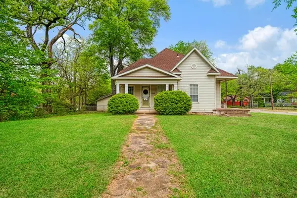 1363 Pine Bluff Street, Paris, TX 75460