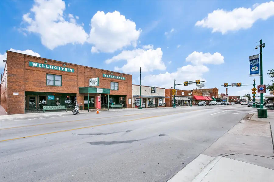 711 E Wall Street, Grapevine, TX 76051 - #3