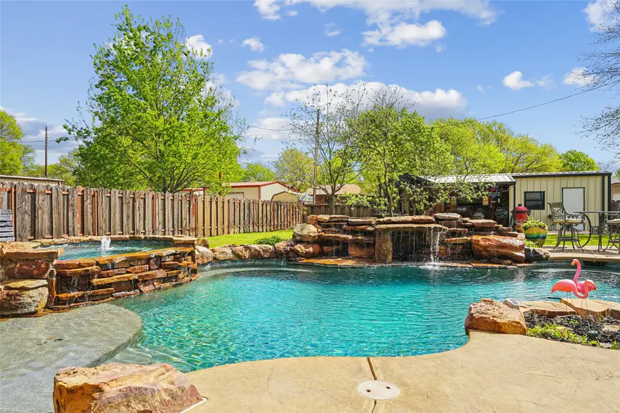 908 N Maple Street, Muenster, TX 76252 - #3