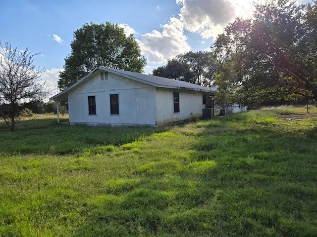 300 A E 3rd Street, Iredell, TX 76649 - #3