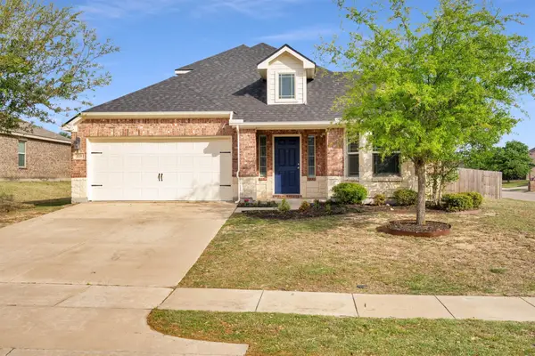 221 Bear Trail, Waxahachie, TX 75165