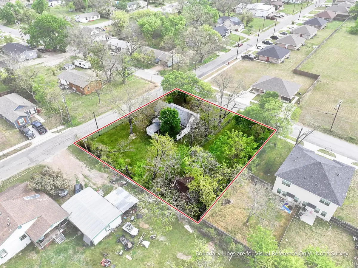 619 Thomas Street, Bonham, TX 75418 - #1