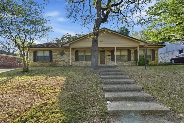 120 Timberlake Drive, Azle, TX 76020