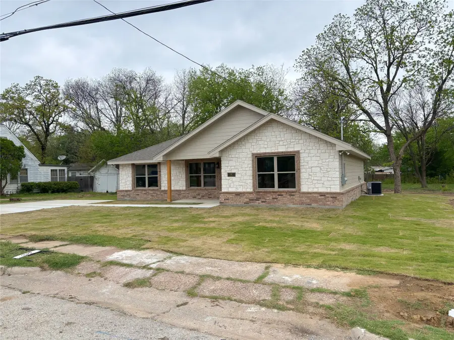 307 Elba Street, Bowie, TX 76230 - #3