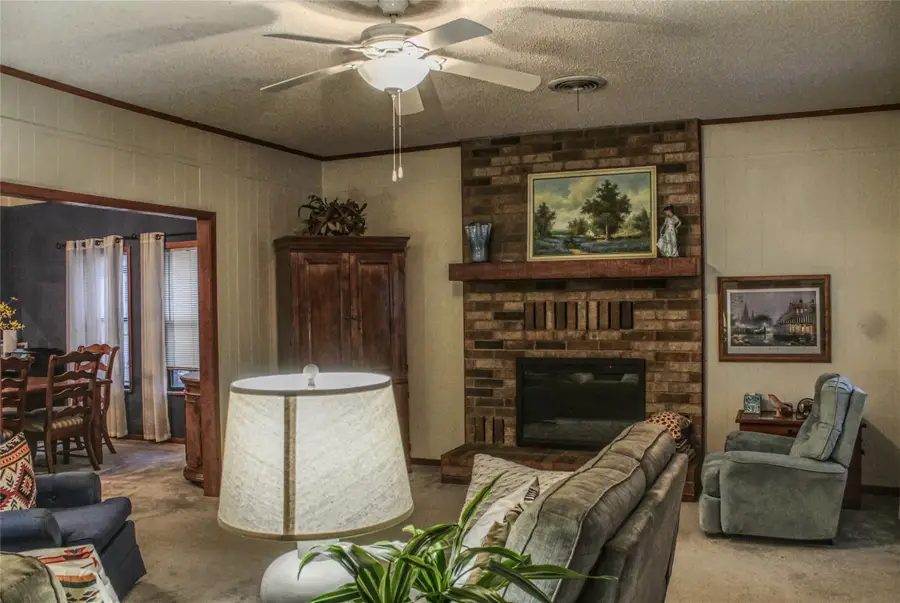 132 N Jacobs Street, Albany, TX 76430 - #3