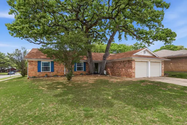 2413 Meadow View, Bedford, TX 76021