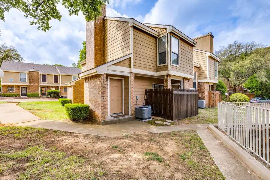 2103 Park Willow Lane #A, Arlington, TX 76011 - #2