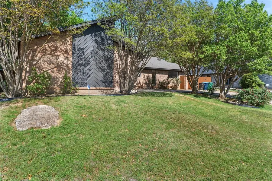 5521 Chimney Rock Road, Fort Worth, TX 76112 - #2