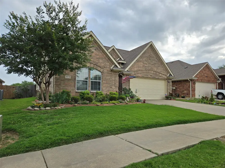 6013 Meadowglen Drive, Justin Roanoke, TX 76226 - #2
