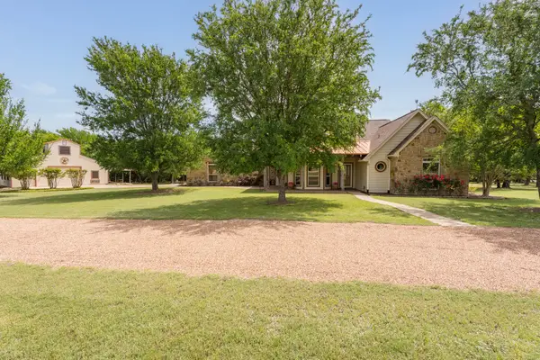 3401 Old Barn Court, Granbury, TX 76048