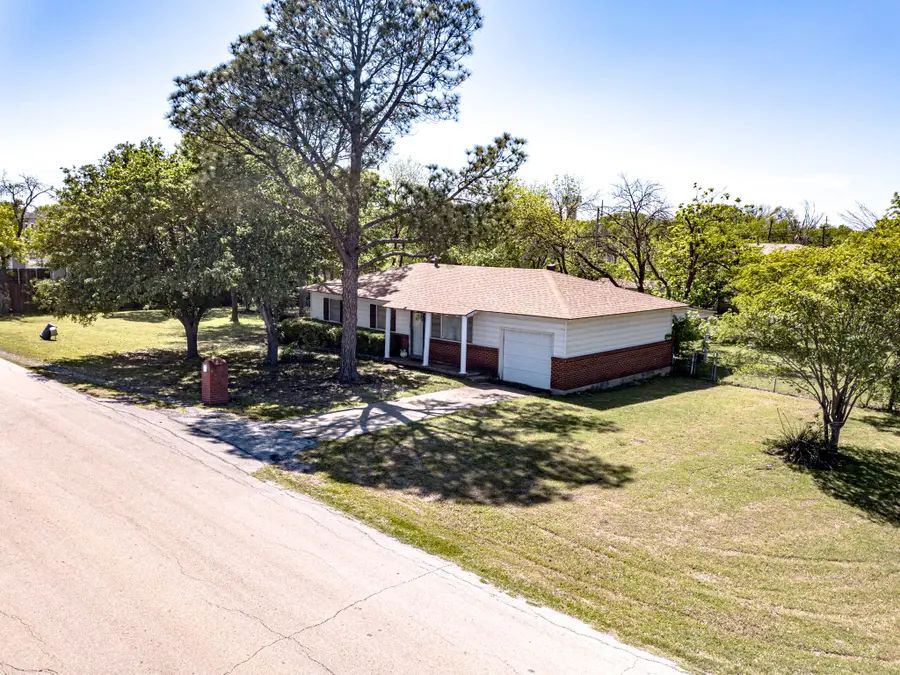 913 N Walnut Street, Roanoke, TX 76262 - #2