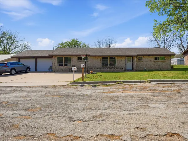 1224 N Holland Street, De Leon, TX 76444