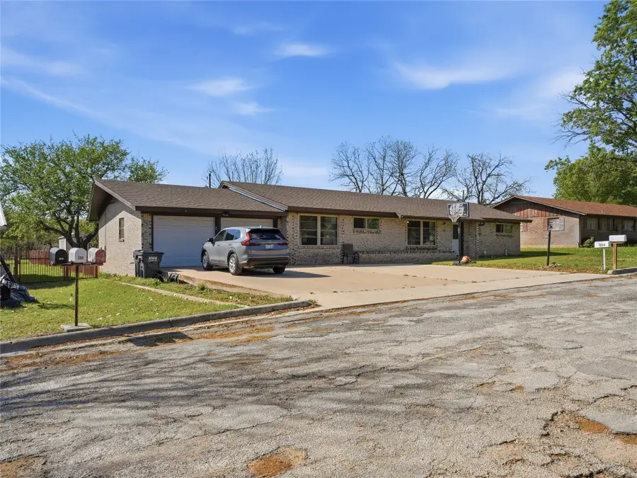 1224 N Holland Street, De Leon, TX 76444 - #2