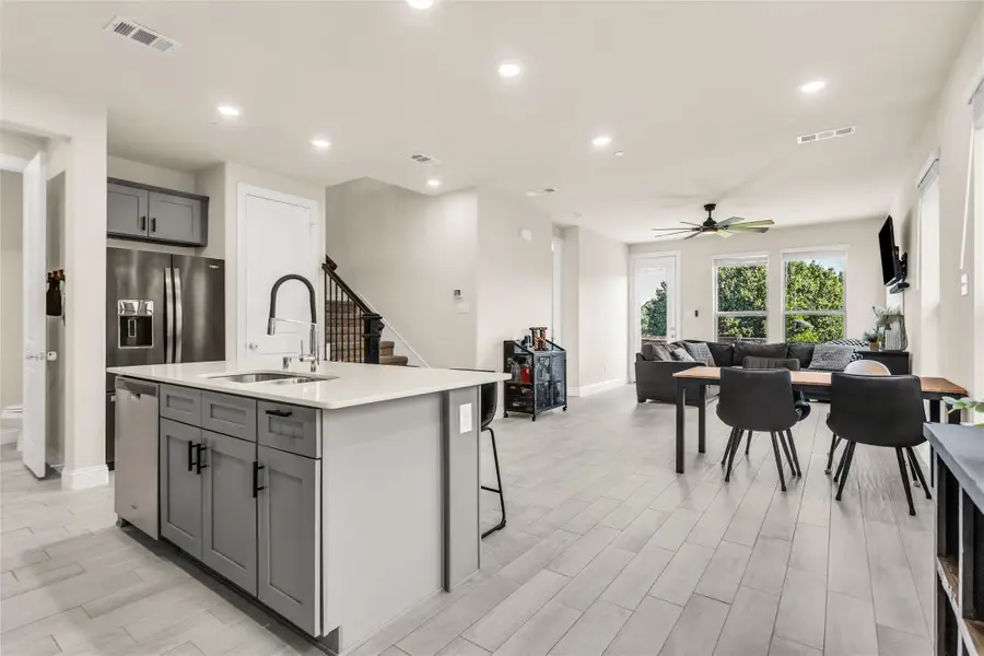 645 Hutchinson Drive, Lewisville, TX 75077 - #2