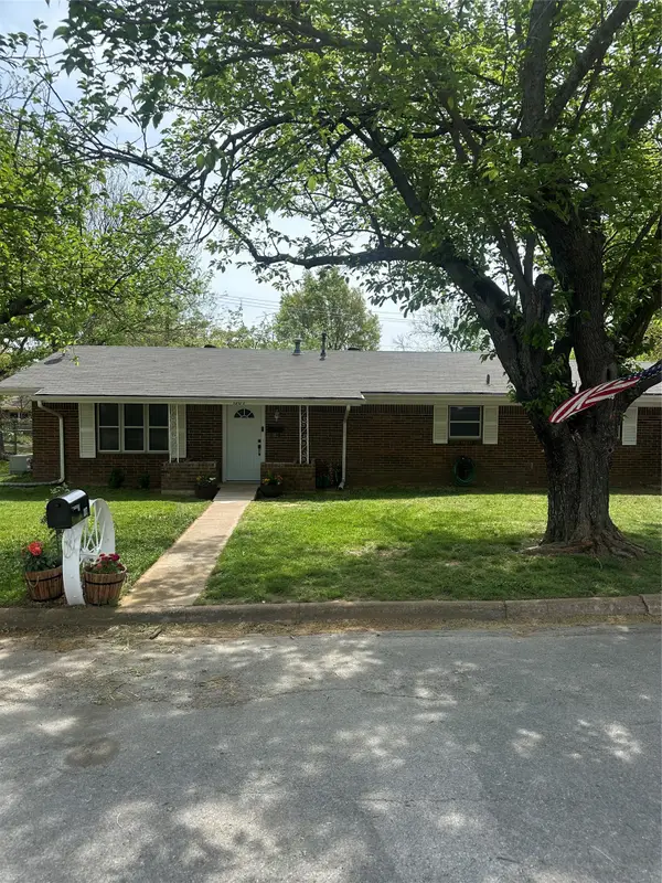 1207 Pebble Street Street, Bowie, TX 76230