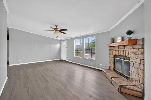 951 Lariat Lane, Mansfield, TX 76063