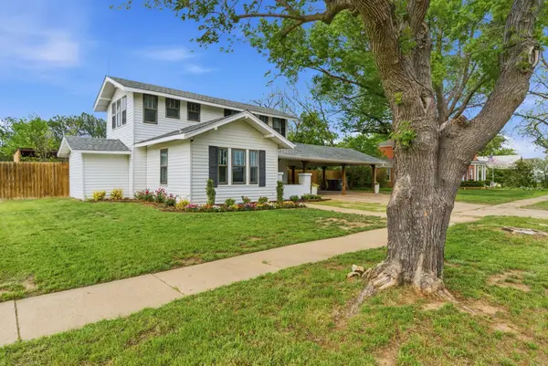 909 3rd Street, Graham, TX 76450