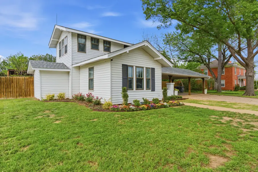 909 3rd Street, Graham, TX 76450 - #3