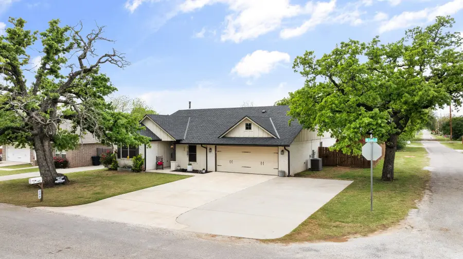 208 N Oak Lane, Tolar, TX 76476 - #2
