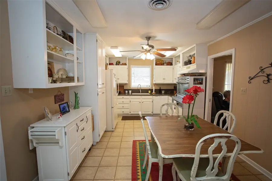 914 Fairview Street, Graham, TX 76450 - #3