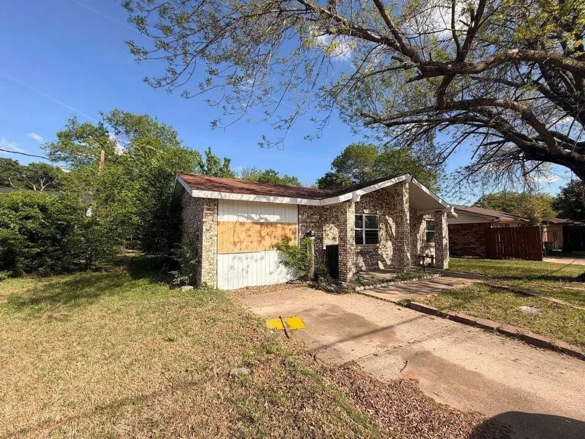 1814 SE 14th Street, Grand Prairie, TX 75051 - #1