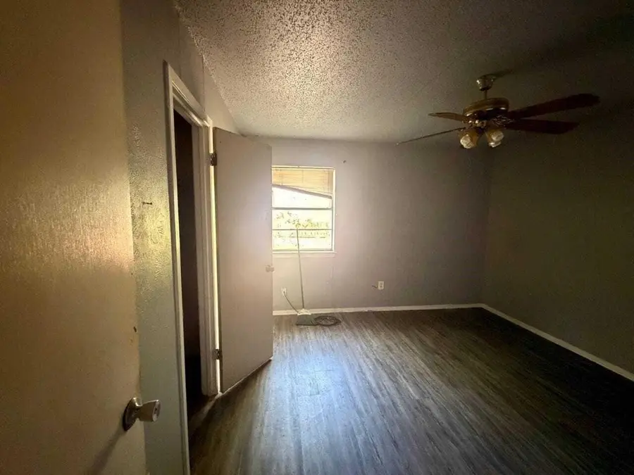 1814 SE 14th Street, Grand Prairie, TX 75051 - #2