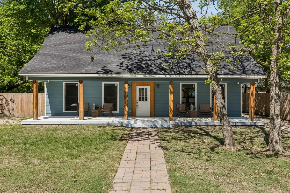 104 W 2nd Street, Waxahachie, TX 75165 - #1