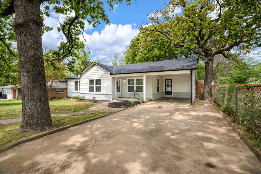 621 W Brock Street, Denison, TX 75020 - #3
