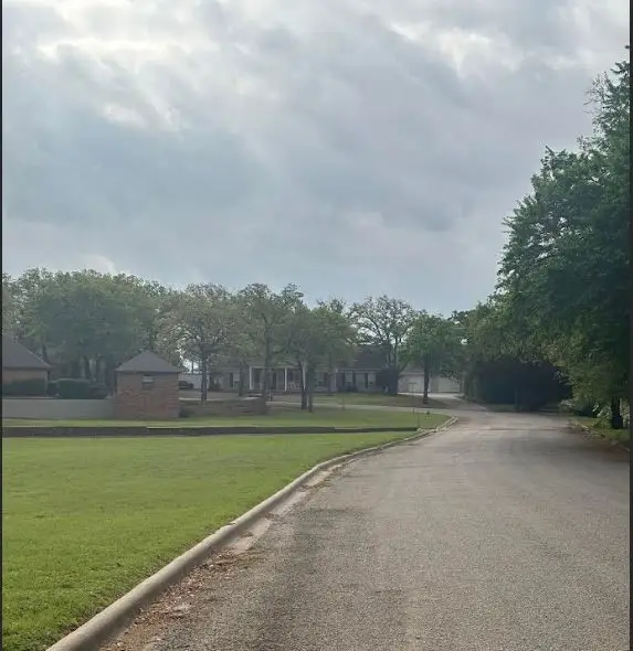 6 Creekwood Trail, Bowie, TX 76230