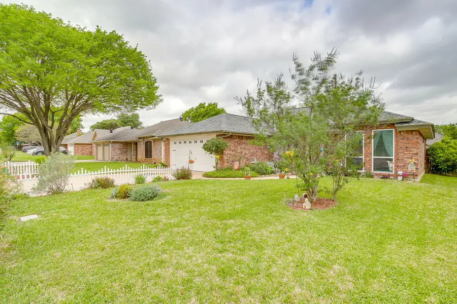 809 Castleview Drive, Arlington, TX 76001 - #3