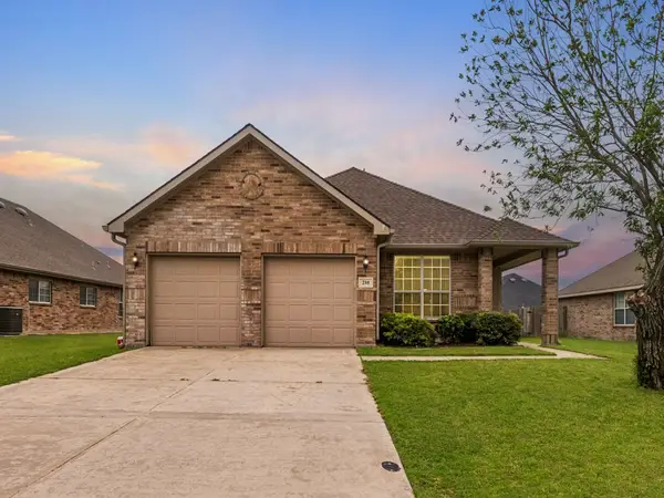 210 Silver Spur Drive, Waxahachie, TX 75165