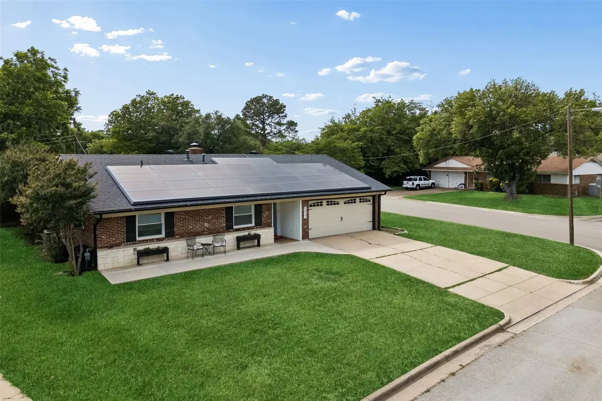 5437 Greenwood Way, North Richland Hills, TX 76180 - #1