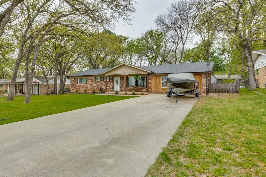 109 N Ash Avenue, Azle, TX 76020 - #3