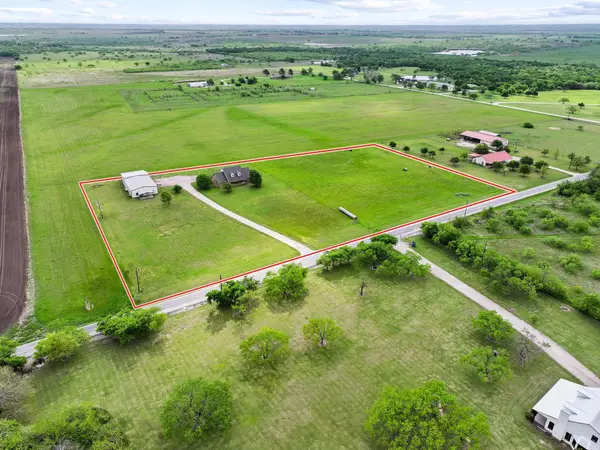 386 Scoggins Road, Tioga, TX 76271