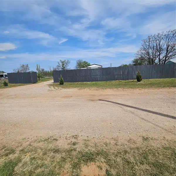 130 Trails End Circle, Millsap, TX 76066