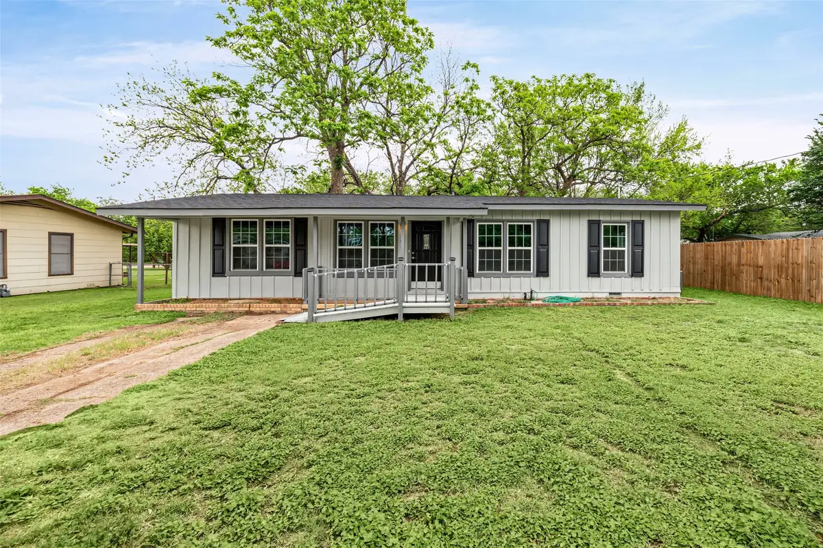 203 S Lancaster Street, Granbury, TX 76048 - #1