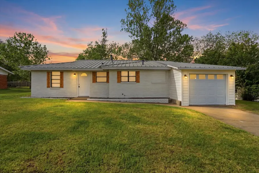 604 E 5th Street, Weatherford, TX 76086 - #2