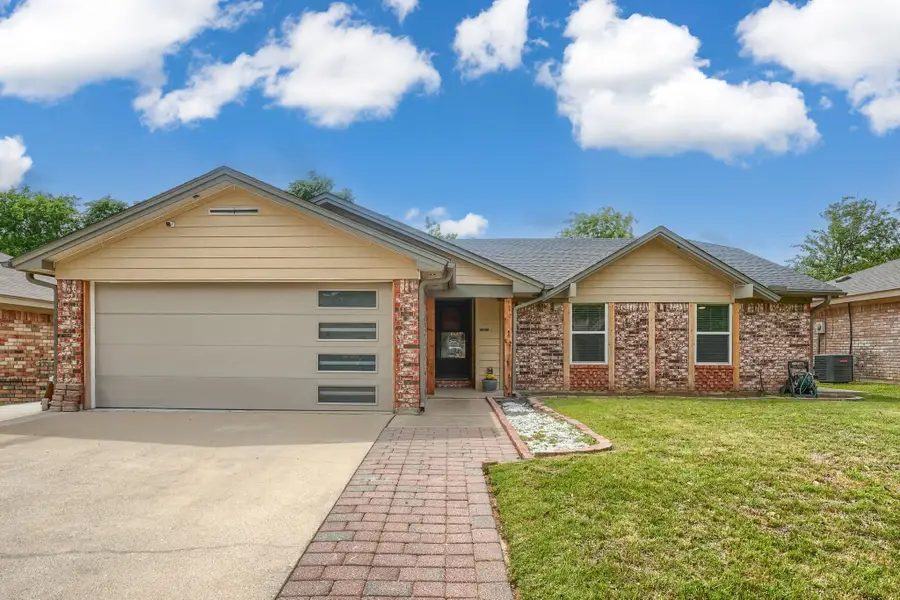 909 Columbus Court, Bedford, TX 76022 - #2