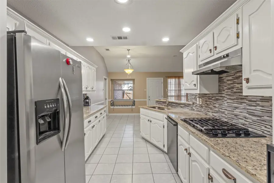 853 Woodridge Circle, Desoto, TX 75115 - #2