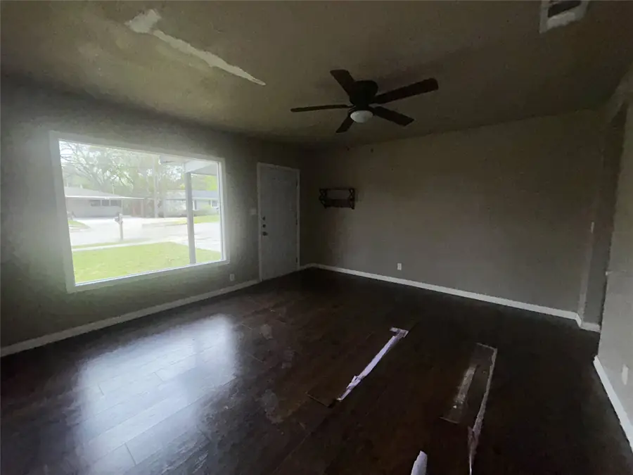 1031 Wade Hampton Street, Benbrook, TX 76126 - #3