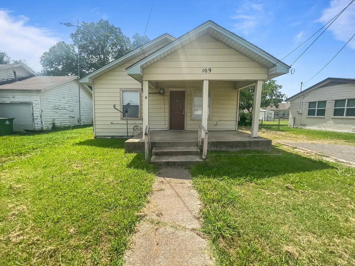 109 S 5th Street, Sanger, TX 76266 - #1