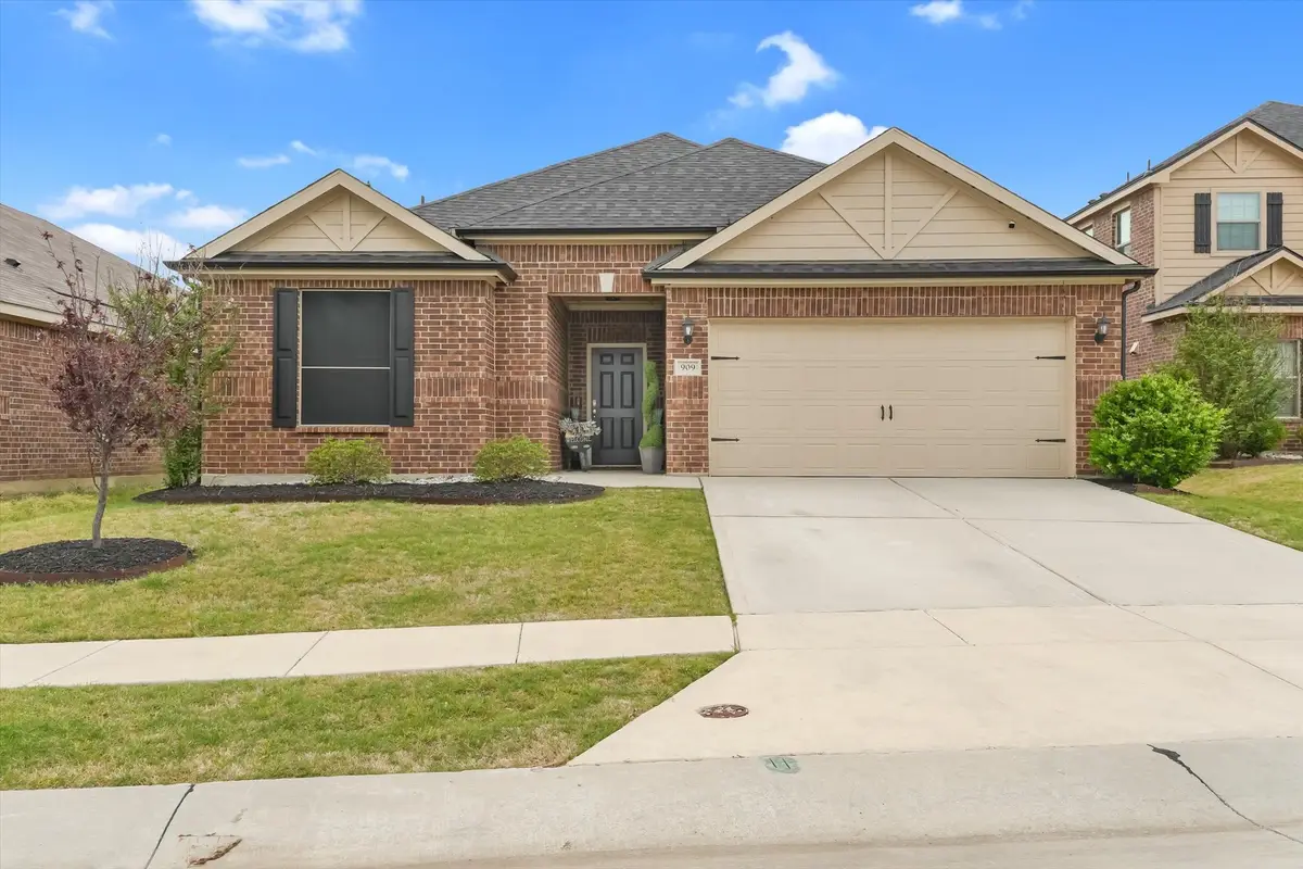 909 First Street, Sanger, TX 76266 - #1