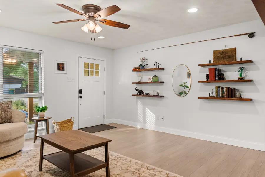 704 W Elizabeth Drive, Robinson, TX 76706 - #3