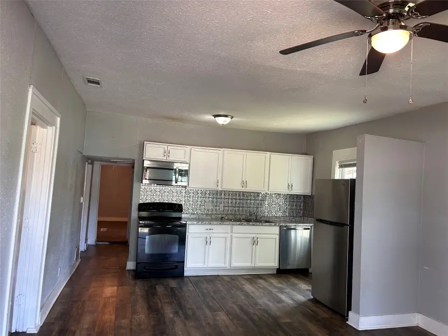 615 S Throckmorton Street, Sherman, TX 75090 - #2