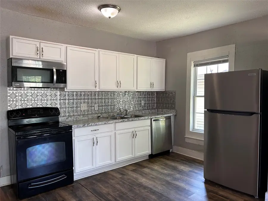 615 S Throckmorton Street, Sherman, TX 75090 - #3