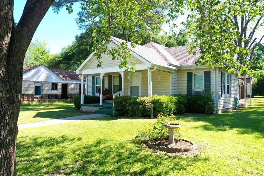 421 S 8th Avenue, Teague, TX 75860 - #3