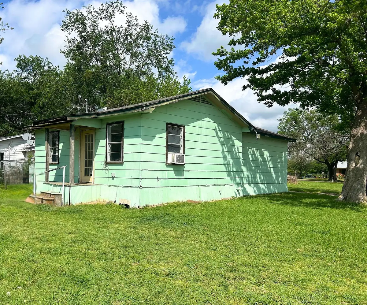 202 N 1st Street, Point, TX 75472 - #1